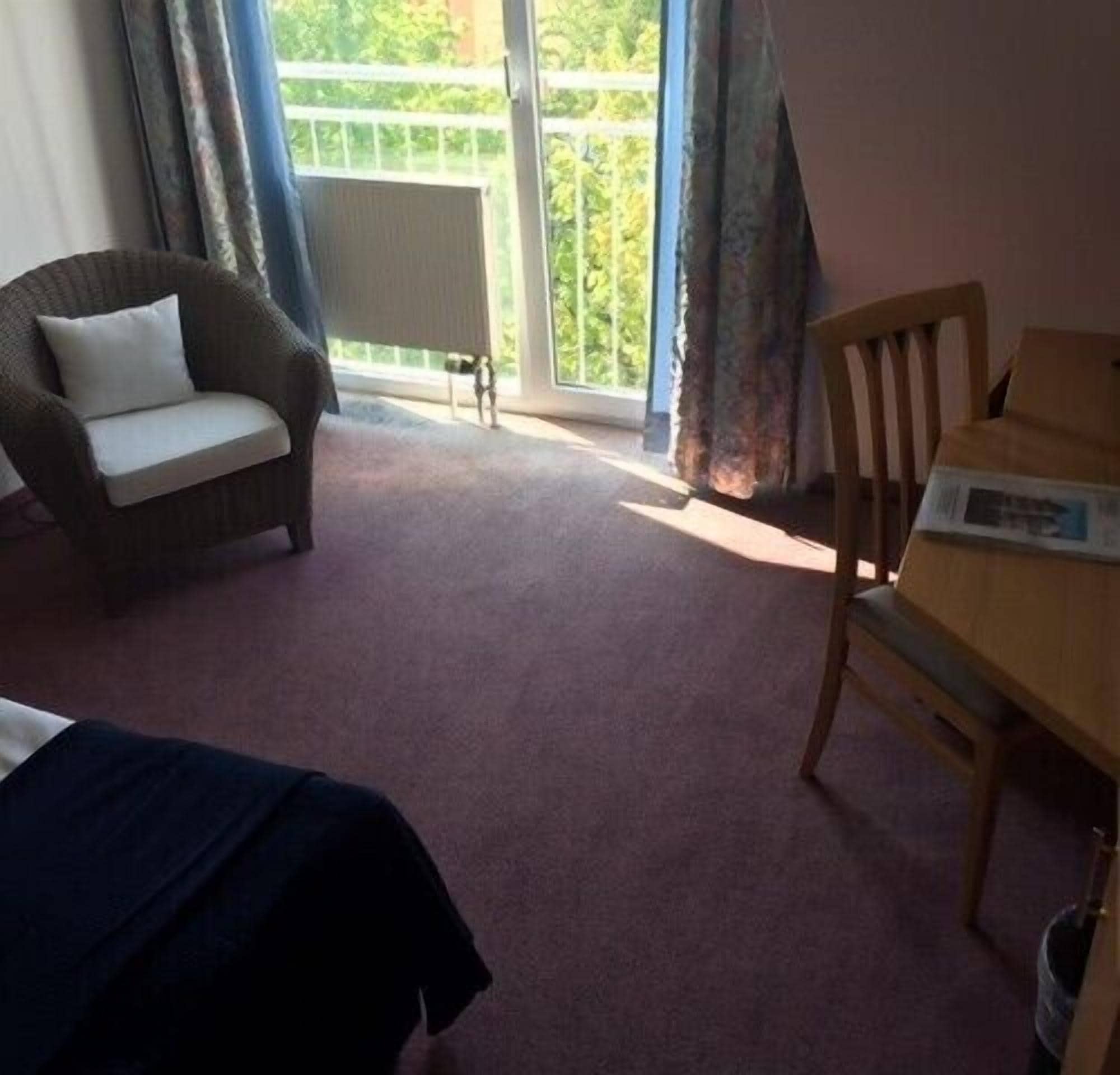 premium bedding, minibar, desk, laptop workspace