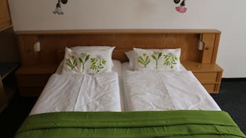 Hochwertige Bettwaren, Minibar, Schreibtisch