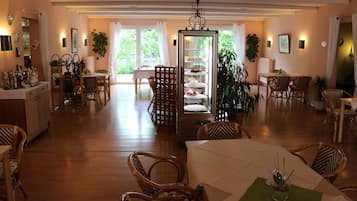 Petit déjeuner servi sur place