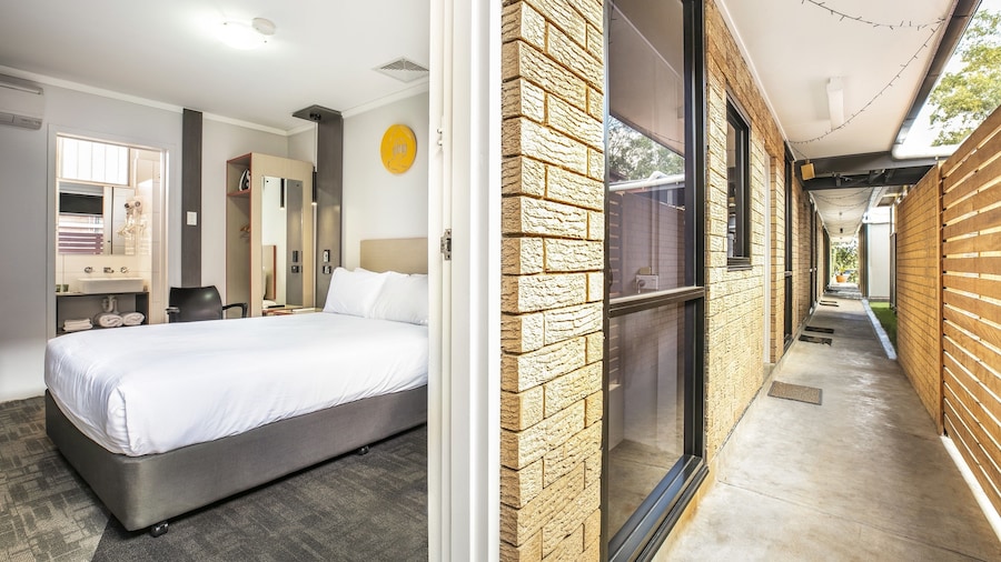 Nightcap at Jamison Hotel