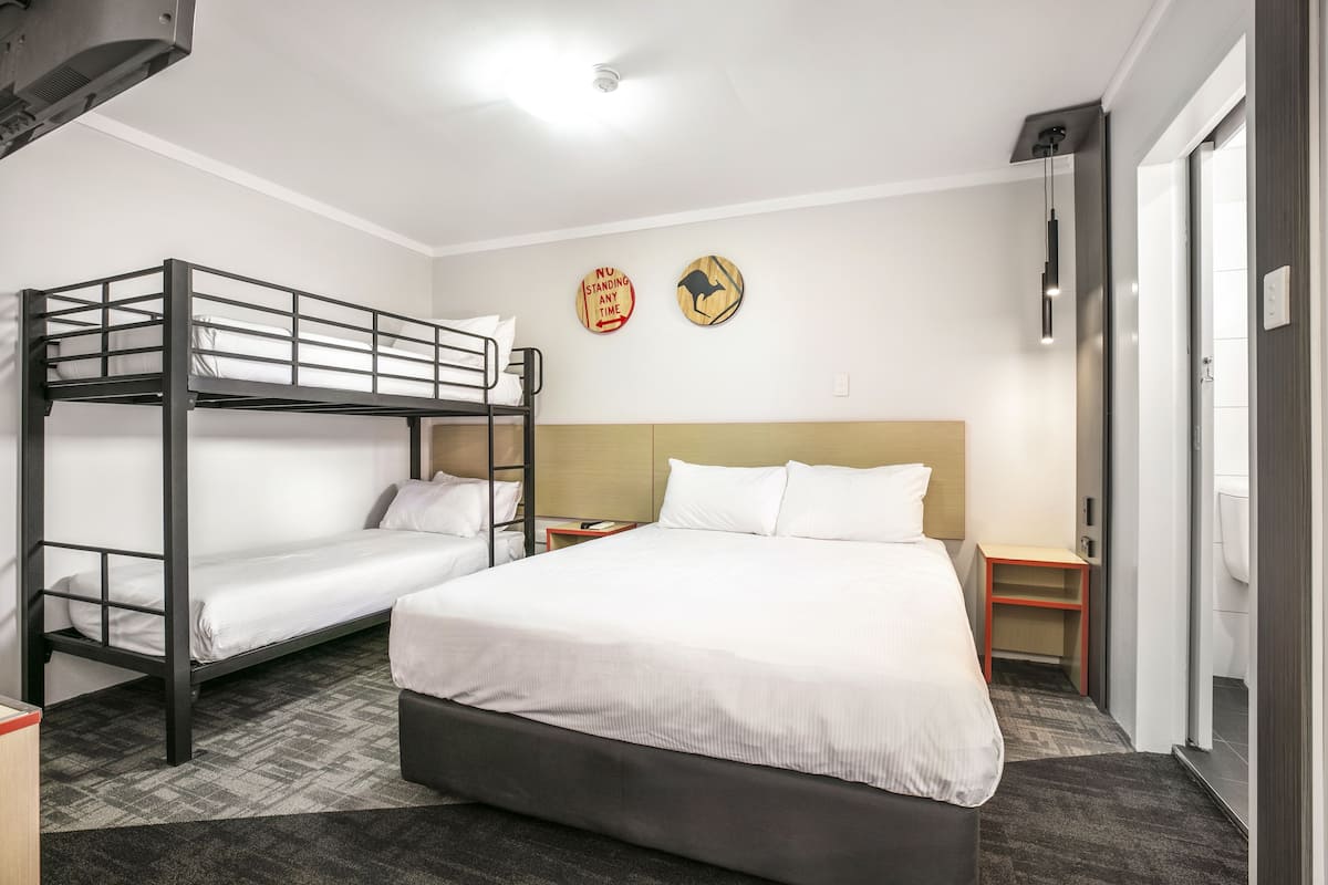 Desk, laptop workspace, iron/ironing board, free WiFi