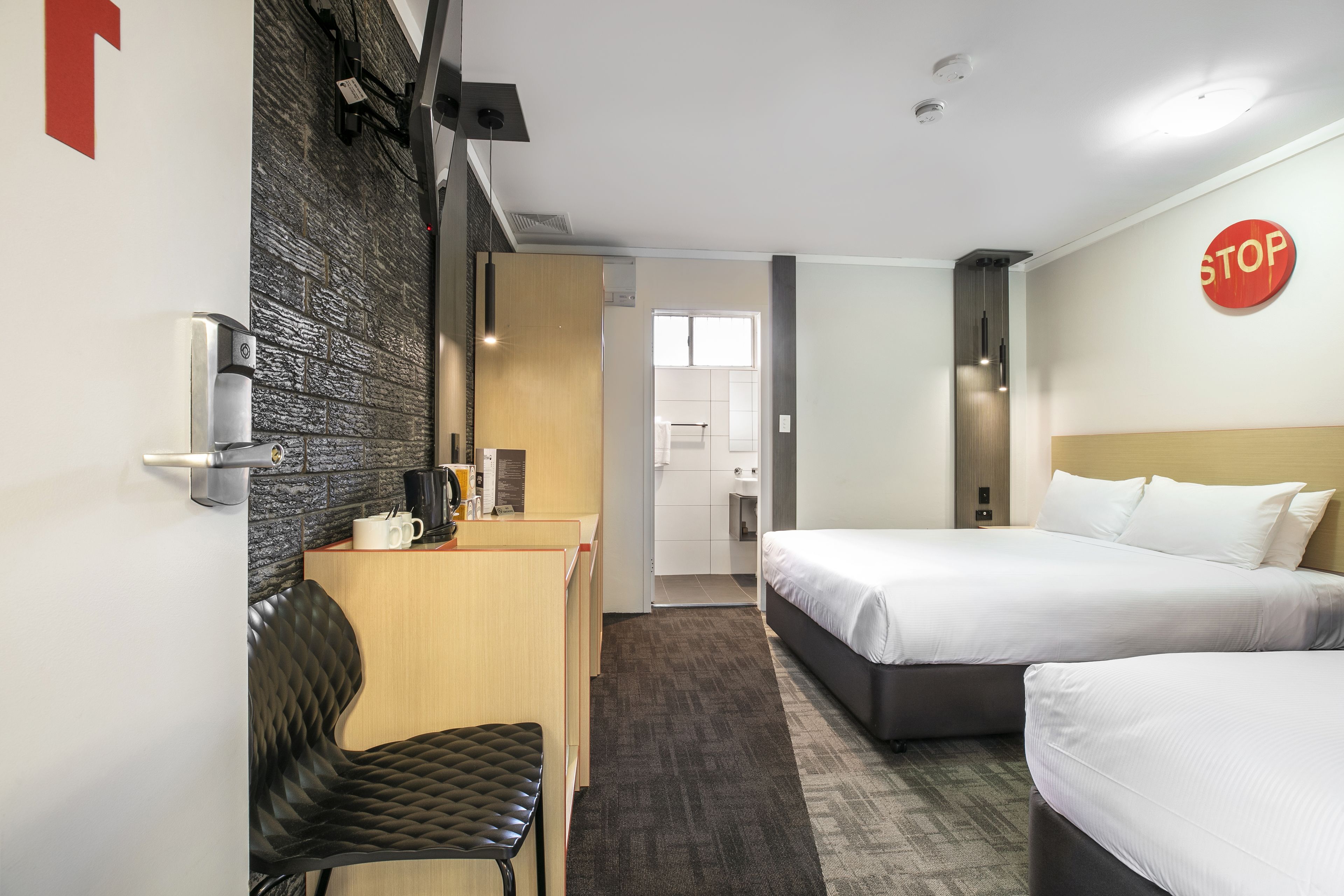 studio queen & extra bed | desk, laptop workspace, iron/ironing board, free wifi