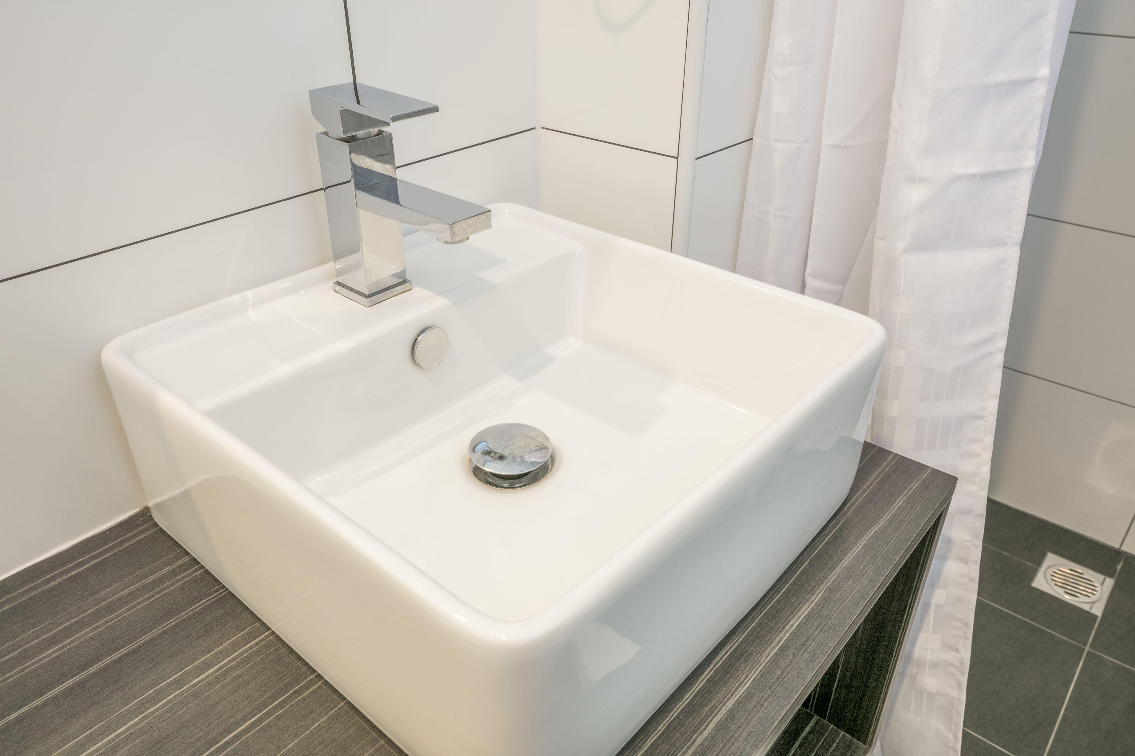 shower, rainfall showerhead, free toiletries, towels