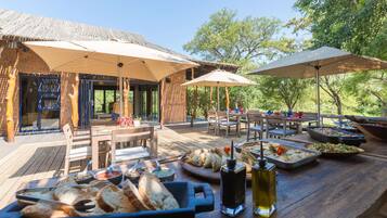 Breakfast, lunch and dinner served