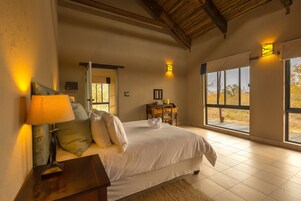 Ropa de cama de alta calidad y minibar 