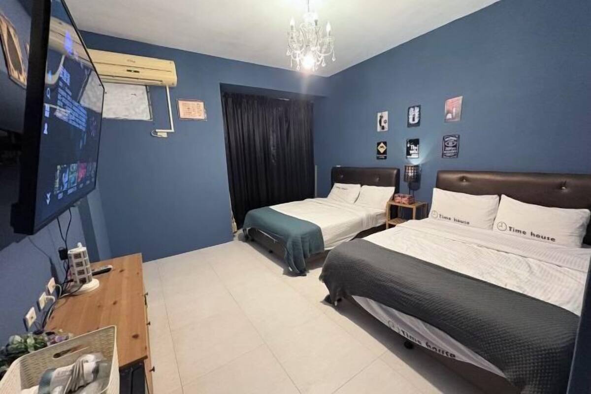 Ropa de cama de alta calidad, cortinas blackout y wifi gratis