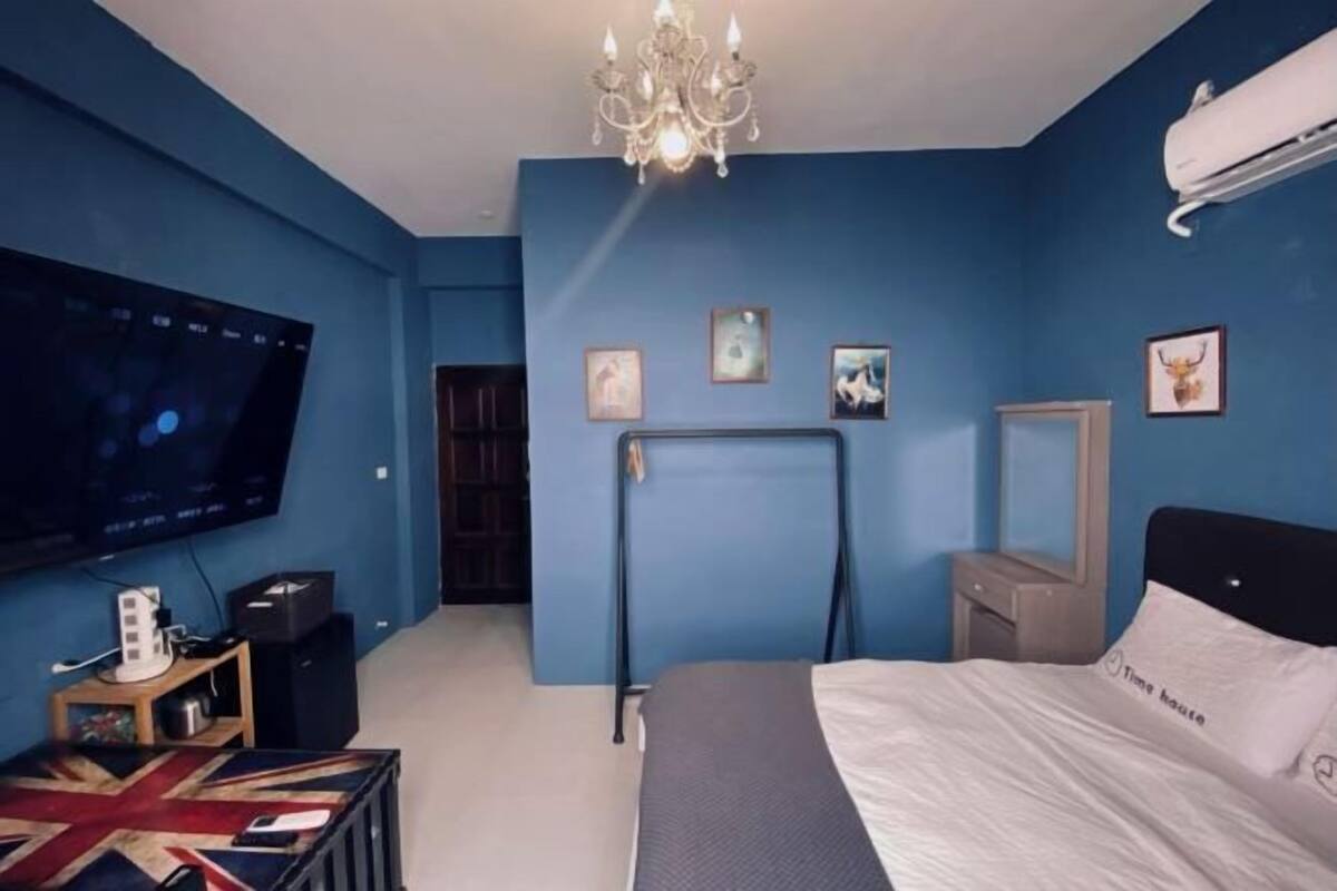 Ropa de cama de alta calidad, cortinas blackout y wifi gratis