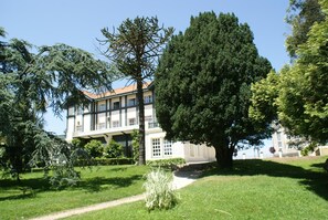 숙박 시설 구내