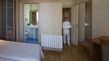 Double or Twin Room | Minibar, in-room safe, desk, blackout curtains