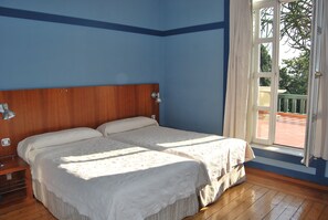 Double or Twin Room | Minibar, in-room safe, desk, blackout drapes - Las Carolinas Garden (Santander)