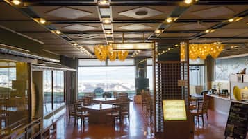 Lobby-Lounge