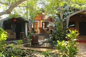 Free WiFi, bed sheets - DEVOCEAN Lodge (Ponta d'Ouro)