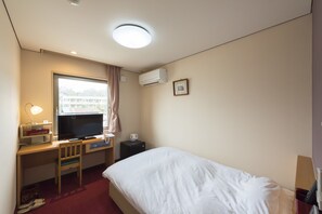 Single Room, Private Bathroom | Desk, free WiFi