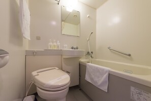 Single Room, Private Bathroom | Bathroom | Combined shower/bathtub, deep-soaking bathtub, free toiletries