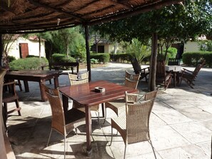 Breakfast, lunch, dinner served; international cuisine, pool views  - Footsteps Eco-Lodge (Gunjur)