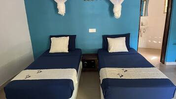 Habitación Signature con 2 camas individuales, 2 camas individuales, vistas a la piscina | Caja fuerte, wifi gratis, ropa de cama y accesible en silla de ruedas