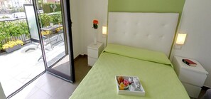 Leilighet, 1 soverom, terrasse | Sengetøy av topp kvalitet, safe på rommet og barnesenger