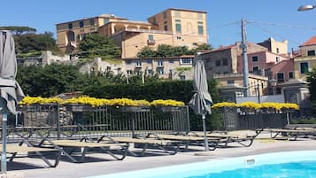 Seasonal outdoor pool, pool umbrellas, sun loungers