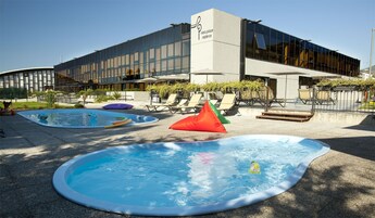 Seasonal outdoor pool, pool umbrellas, sun loungers