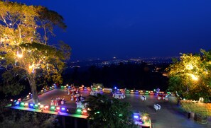 2 restaurants, breakfast, lunch served; Eastern European cuisine