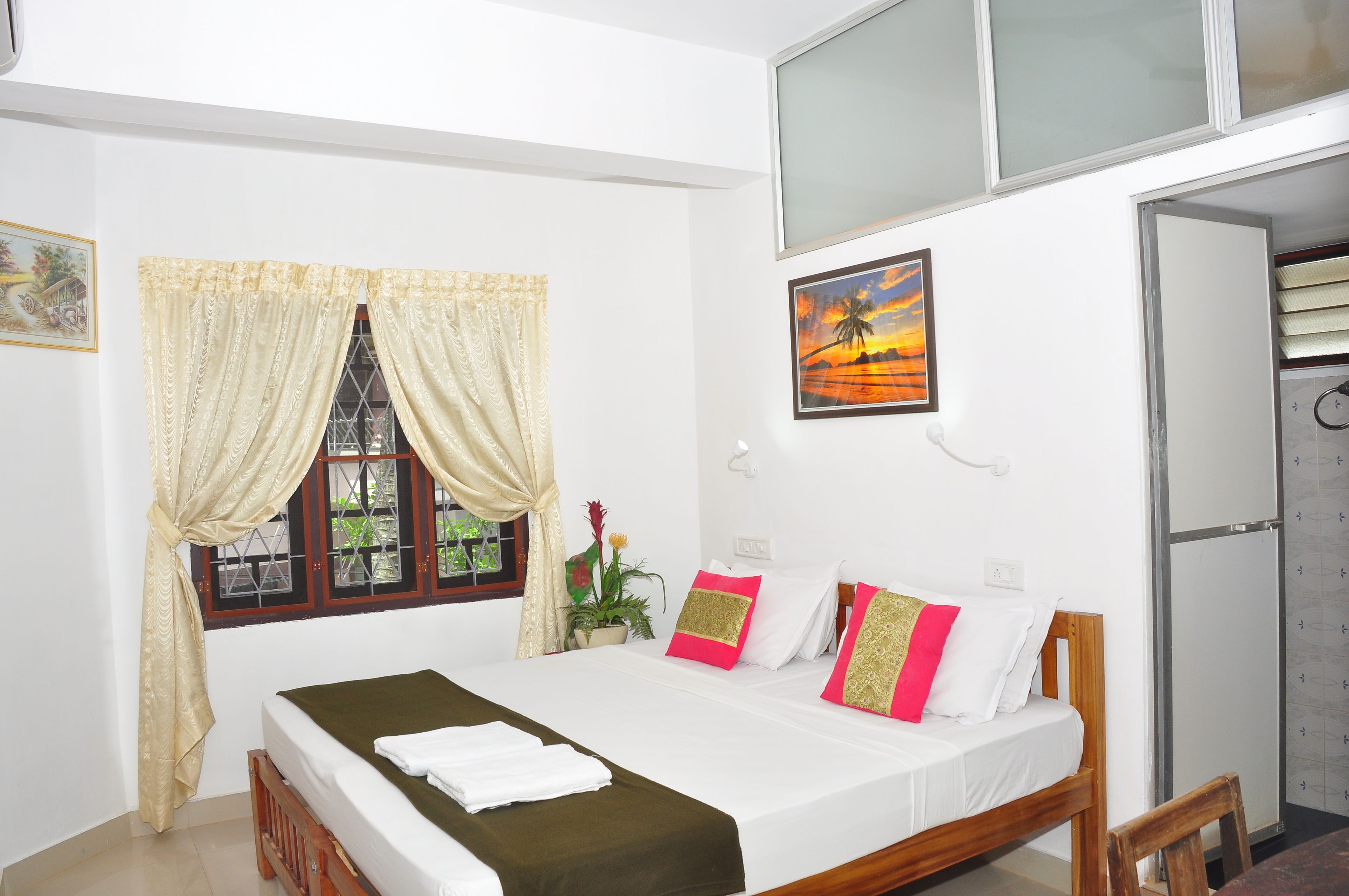 Standard Double Room | 1 bedroom, premium bedding, in-room safe, desk