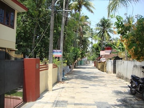 Free self parking - Lazar Residency Homestay (Kochi)