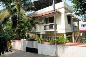 Front of property - Lazar Residency Homestay (Kochi)