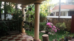 Property grounds - Lazar Residency Homestay (Kochi)