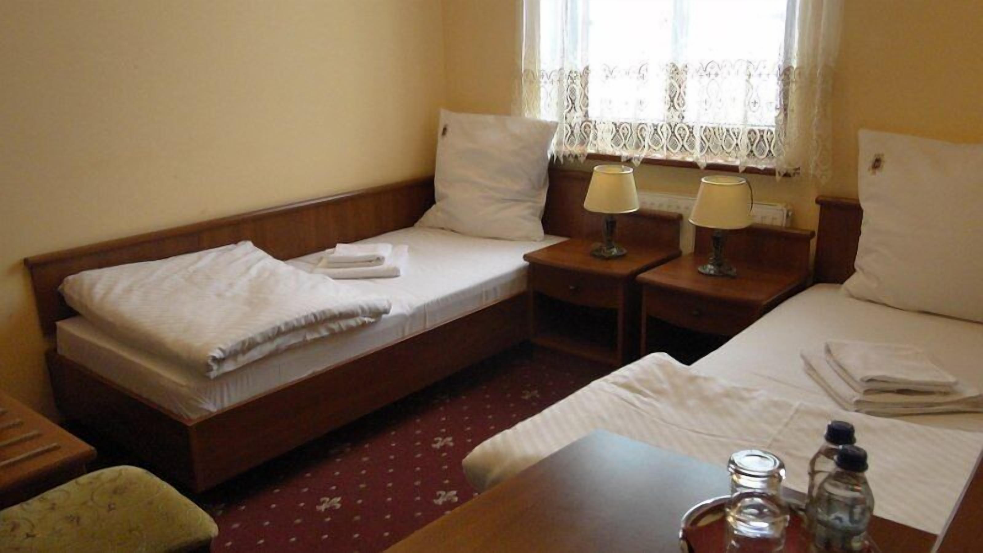 standard twin room | in-room safe, desk, iron/ironing board, free cots/infant beds