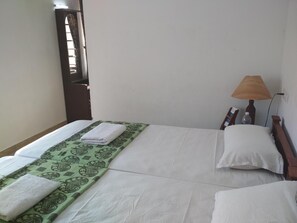 Premium bedding, in-room safe, desk, iron/ironing board