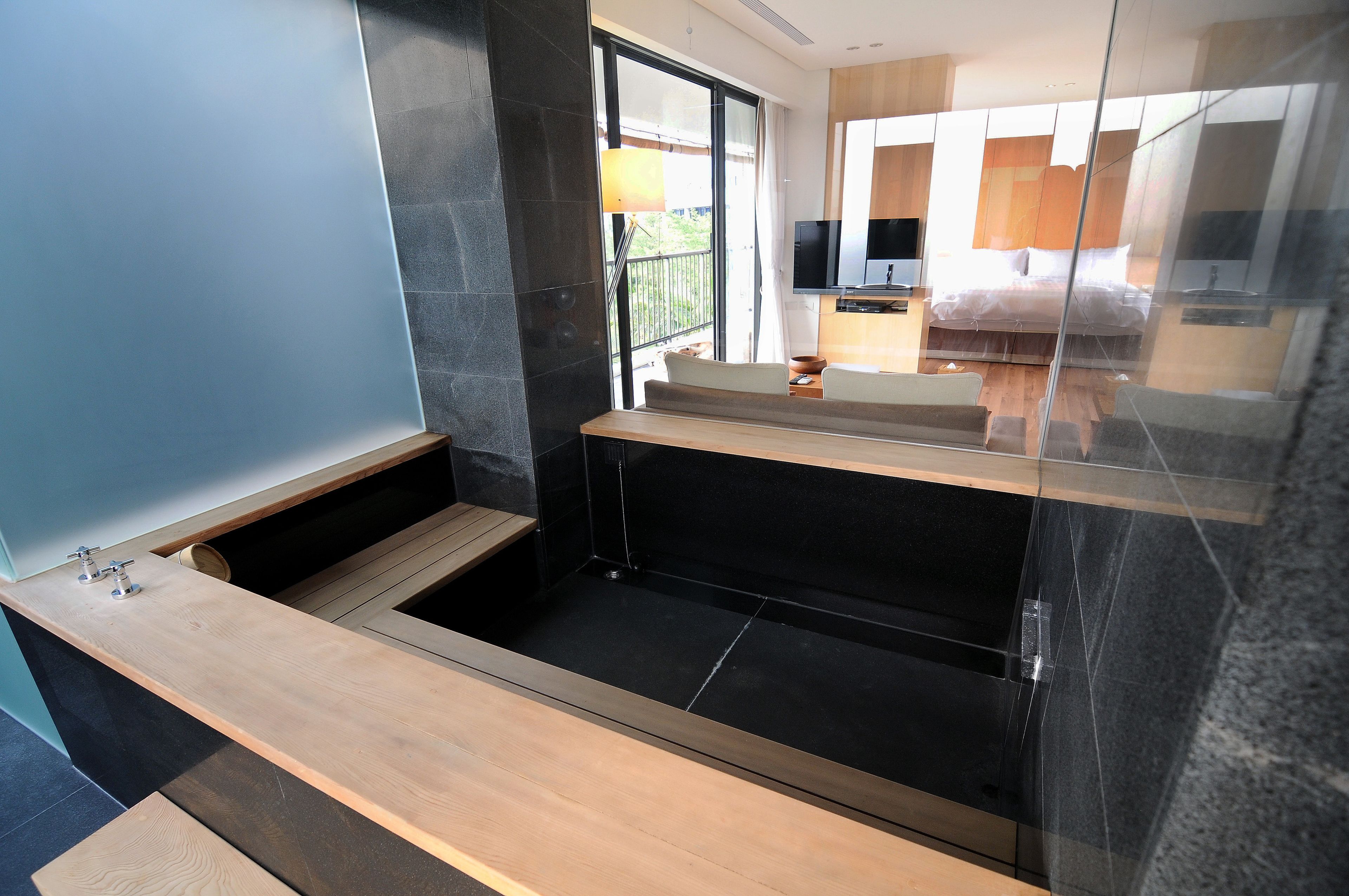 deluxe double room | bathroom | hair dryer, towels