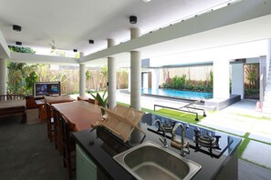 Honeymoon Villa, Private Pool | Terrace/patio - Fu Wan Cafe Villa (Donggang)