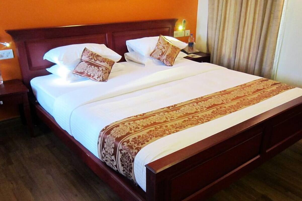 premium bedding, rollaway beds