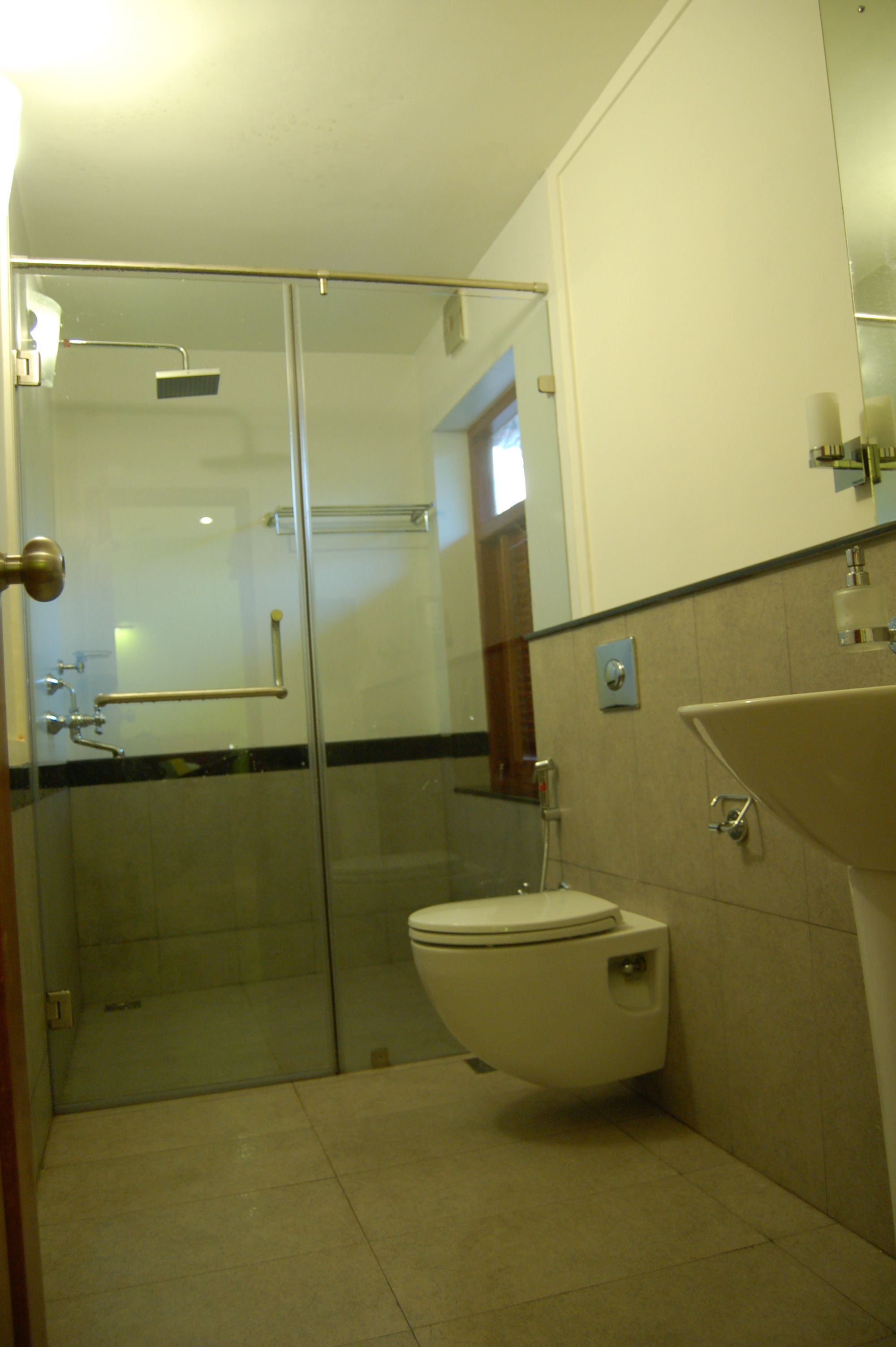 deluxe villa, multiple beds | bathroom | shower, free toiletries