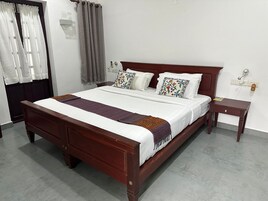 Deluxe Villa, Multiple Beds | 1 bedroom, premium bedding, rollaway beds