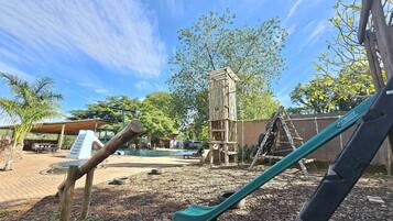 Children’s play area – outdoor