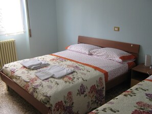 أغطية فراش متميزة ومكتب وواي فاي مجانًا وملاءات أسرّة