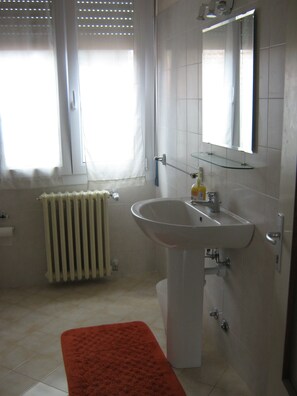 Chambre Quadruple | Salle de bain