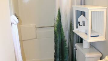 Combined shower/bathtub, hair dryer, towels, soap