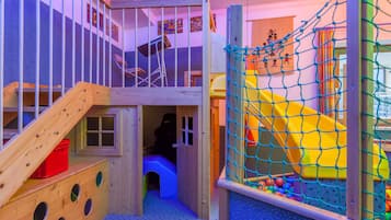 Tempat bermain anak – indoor