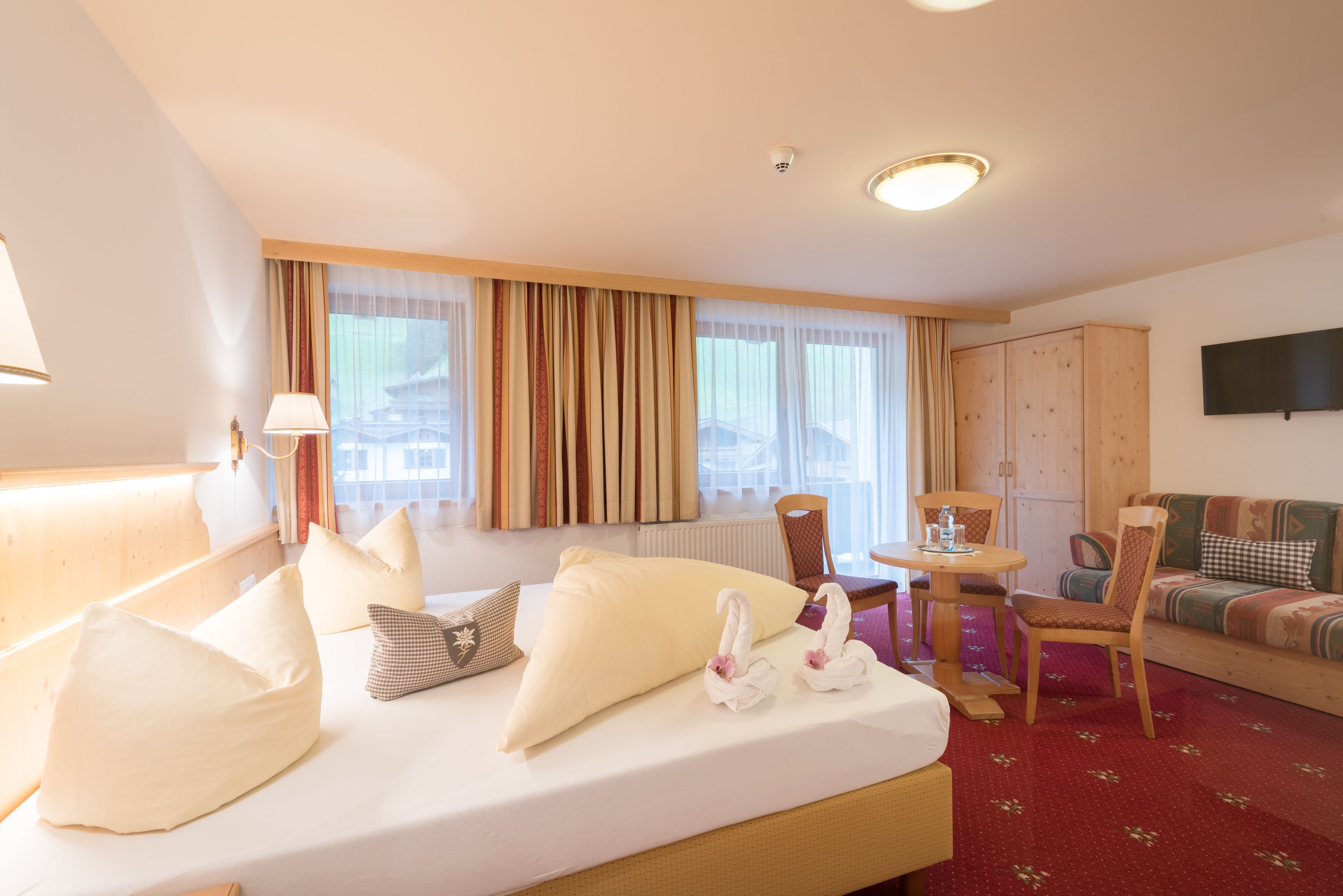 comfort double room, balcony, mountain view | 1 bedroom, hypo-allergenic bedding, in-room safe, free wifi