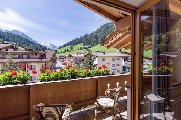 Comfort-Suite, 2 Schlafzimmer, Nichtraucher, Bergblick | Allergikerbettwaren, Zimmersafe, kostenloses WLAN, Bettwäsche