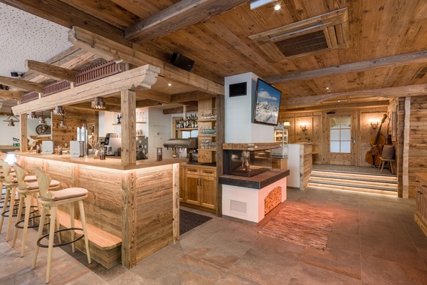 Sports bar, garden views, open select days
