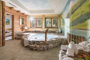 Indoor spa tub - Hotel Pinzger (Tux)