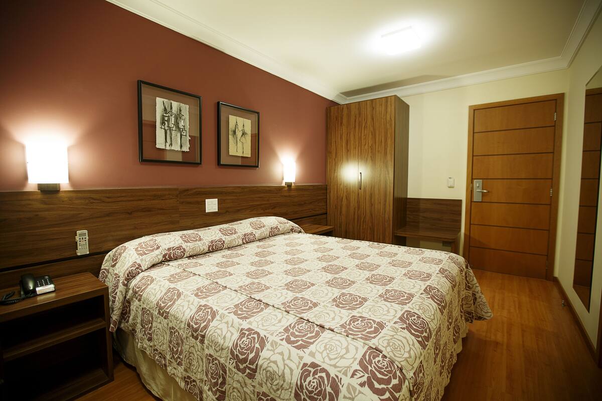 deluxe double room | minibar, in-room safe, desk, free wifi