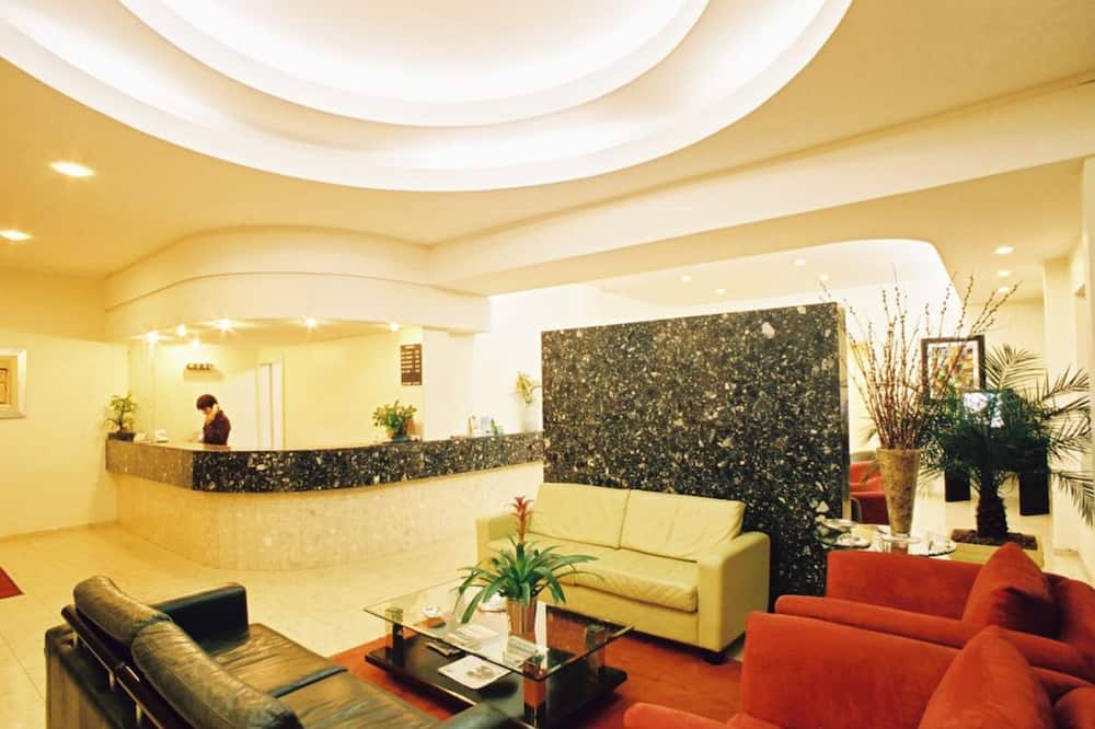 Eston Hotel