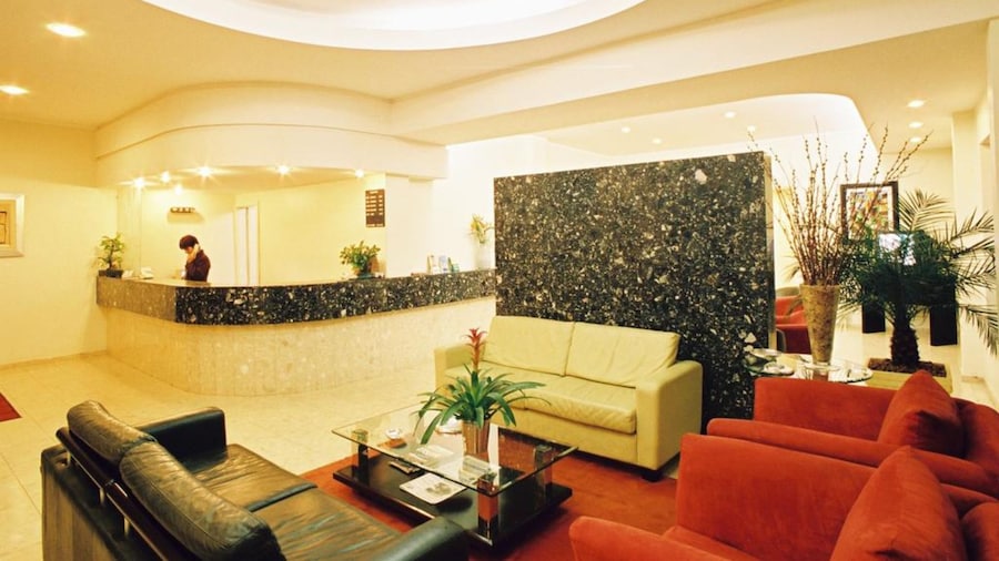 Eston Hotel