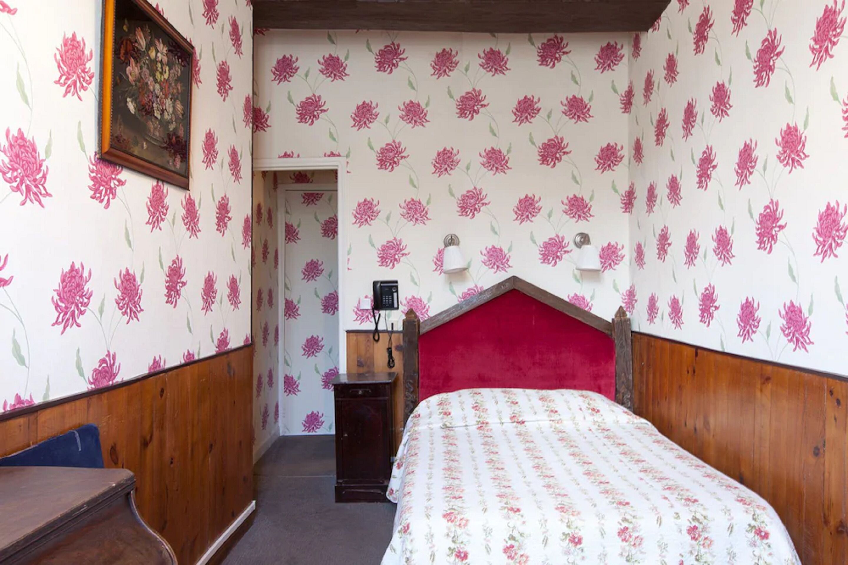 in-room safe, individually decorated, individually furnished, desk