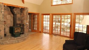 Unclassified image, 3 of 80, button - Patterson Kaye Resort on Lake Muskoka (Bracebridge)