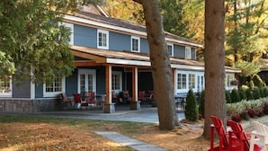 Unclassified image, 2 of 80, button - Patterson Kaye Resort on Lake Muskoka (Bracebridge)